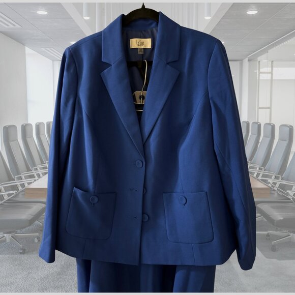 NWT - Crepe Button-Front Flounce Skirt Suit Set - Celeste Blue - 16W - Picture 8 of 15